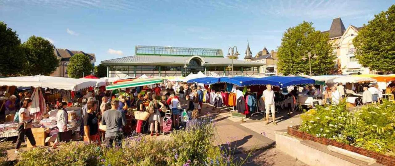 T2 50m du marchéplagesjardin privérue calme Dinard Extérieur photo
