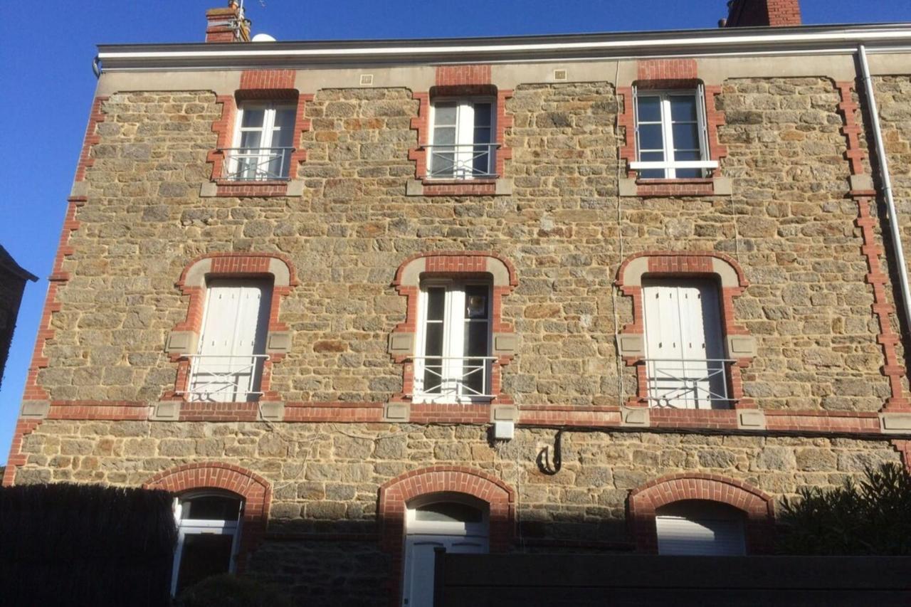 T2 50m du marchéplagesjardin privérue calme Dinard Extérieur photo